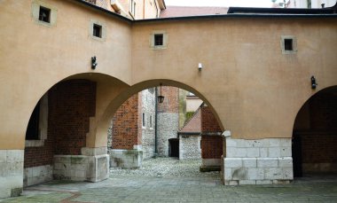 Krakow 'un ana anıtını ve çekiciliğini yıkın.
