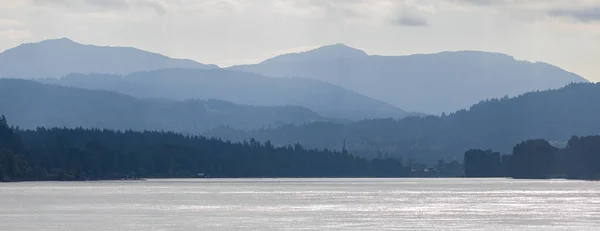Далекі Гори Озеро Канаді Вигляд Долину Заповнену Морем Різними Шарами — стокове фото