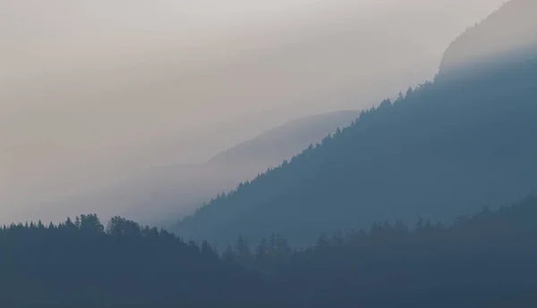 Mountain Range Morning Beautiful Light Mountain Blue Gradient Landscape Canada — Stock Photo, Image