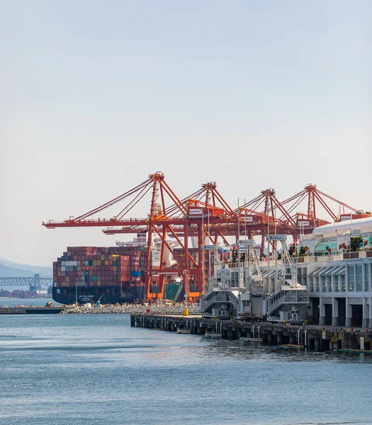 位于加拿大温哥华的集装箱码头 Container Port Terminal 是北美西海岸前三个港口之一 2021年8月15日 旅行照片 选择性焦点 — 图库照片