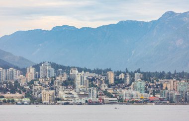 English Bay 'in karşısındaki Vancouver' ın Batı Yakası 'na bakın. seyahat fotoğrafı, seçici odak, hiç kimse