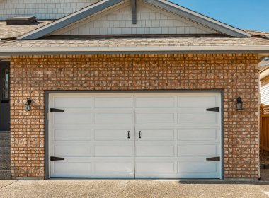 Vancouver, Kanada 'da garaj kapısı. Lüks evdeki garaj kapısı. Sokak fotoğrafı, hiç kimse, seçici odak