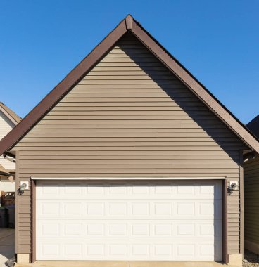 Vancouver, Kanada 'da garaj kapısı. Lüks evdeki garaj kapısı. Sokak fotoğrafı, hiç kimse, seçici odak