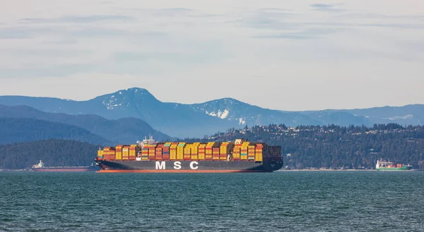 世界上最大的集装箱船Msc Virgo于2022年3月6日抵达加拿大温哥华港 旅行照片 有选择的焦点 没有人 复制文字空间 — 图库照片