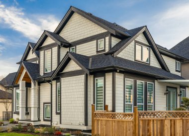 Vancouver, Kanada 'da lüks bir ev. Verandalı büyük lüks bir ev..