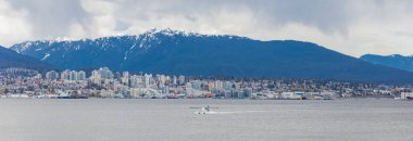 English Bay 'in karşısındaki Vancouver' ın Batı Yakası 'na bakın. seyahat fotoğrafı, seçici odak, hiç kimse
