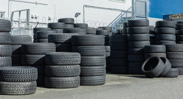 Pile New Tires Many Car Truck Tyres Pile Street Photo — Stock Photo, Image
