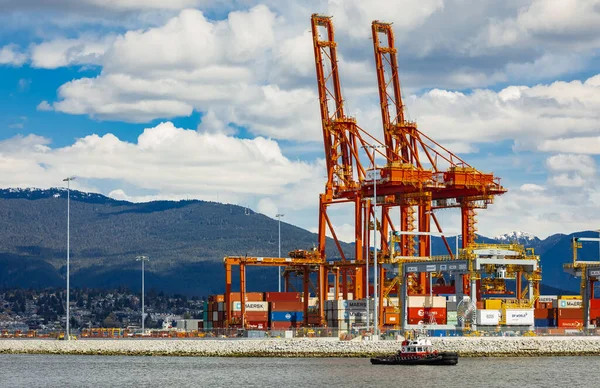 加拿大温哥华集装箱码头 Container Port Terminal 是北美西海岸三大港口之一 位于加拿大温哥华 2022年4月11日 旅行照片 选择性焦点 — 图库照片