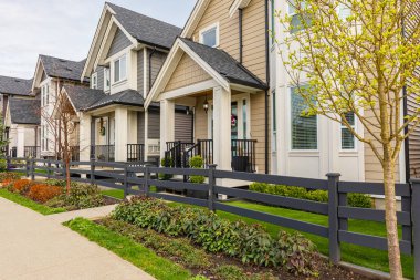 BC, Kanada 'da modern binalar. Kanada modern konut mimarisi. Hiç kimse, 27 Mart 2022-Vancouver BC, Kanada.