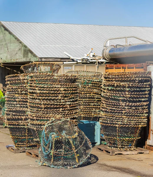 Καβούρι Κλουβιά Αλιείας Ένα Kay Ένα Λιμάνι Πολύχρωμες Παγίδες Καβουριών — Φωτογραφία Αρχείου