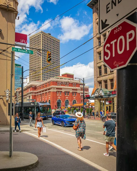 View Busy Crossroads Gastown People Walking Street Vancouver Gastown Area — Foto Stock