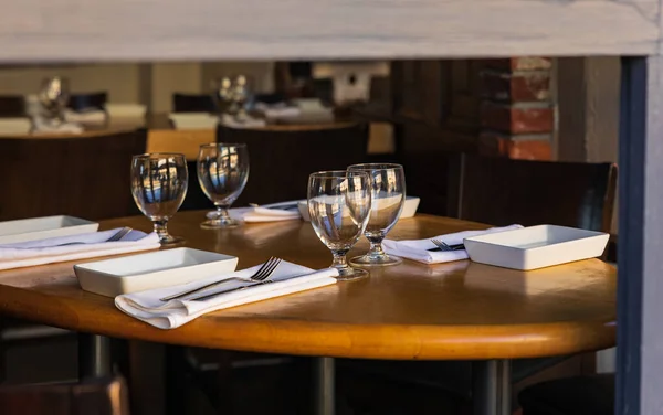 Glasses Flower Fork Knife Served Dinner Restaurant Cozy Interior Nobody — Fotografia de Stock