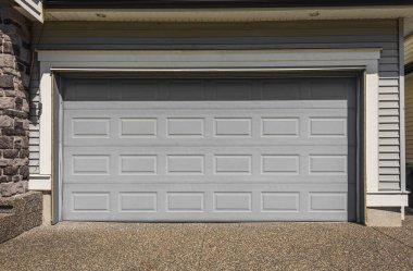 Vancouver, Kanada 'da garaj kapısı. Lüks evdeki garaj kapısı. Sokak fotoğrafı, hiç kimse, seçici odak