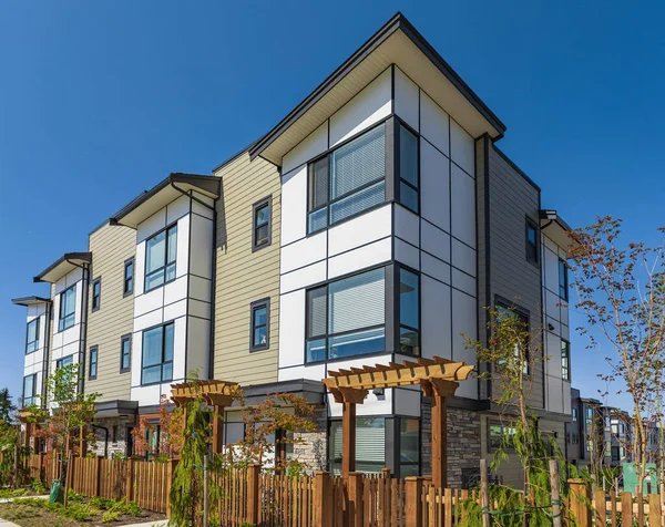 Edificio Apartamentos Estrenar Día Soleado Canadá Arquitectura Residencial Moderna Canadiense —  Fotos de Stock