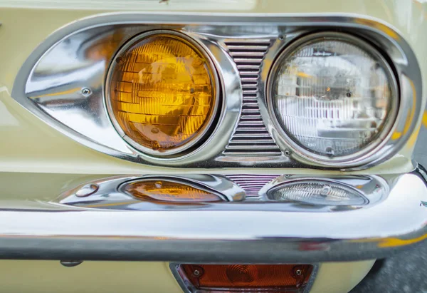 Vintage Car Front Detail Klasické Reflektory Auta Světlomety Žlutého Veteránu — Stock fotografie