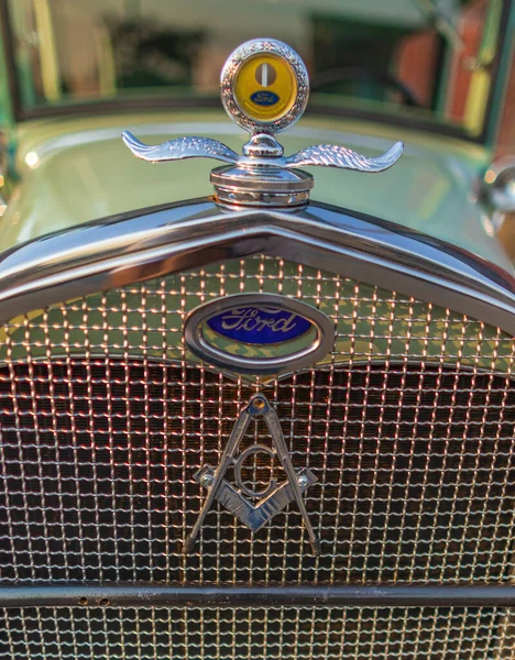 Het Embleem Van Auto Ford Model Oldtimer Show Radiator Motorkoeling — Stockfoto