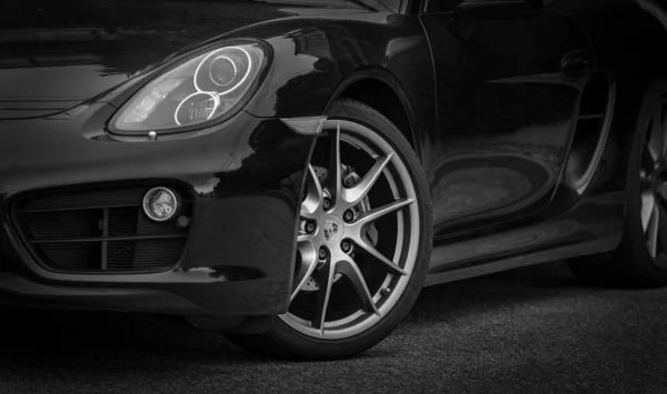 Fotografia Una Porsche Sportiva Nera Lusso Una Strada Foto Strada — Foto Stock