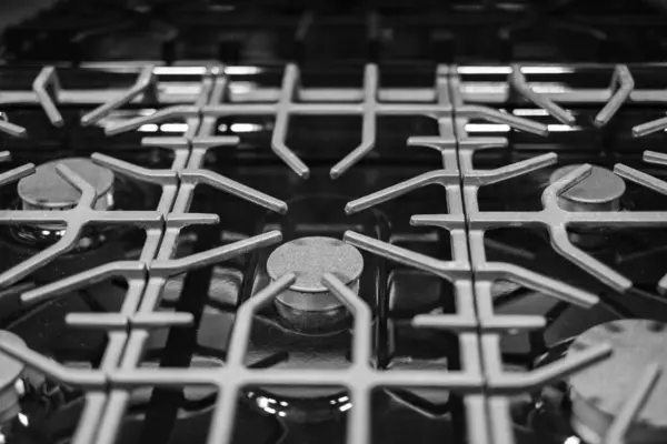 Επιφάνεια Κουζίνας Από Ανοξείδωτο Ατσάλι Σχάρα Από Χυτοσίδηρο Θέα Από — Φωτογραφία Αρχείου