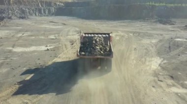 Granit ocağı. Granit özütü. Benimkini aç. Taş ocağı - Hava görüntüsü.