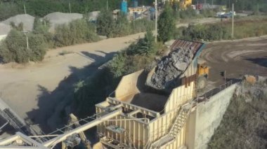 Granit ocağı. Granit özütü. Benimkini aç. Taş ocağı - Hava görüntüsü