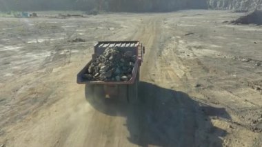 Granit ocağı. Granit özütü. Benimkini aç. Taş ocağı - Hava görüntüsü