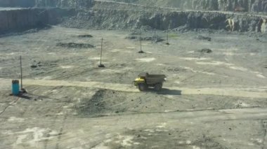 Granit ocağı. Granit özütü. Benimkini aç. Taş ocağı - Hava görüntüsü