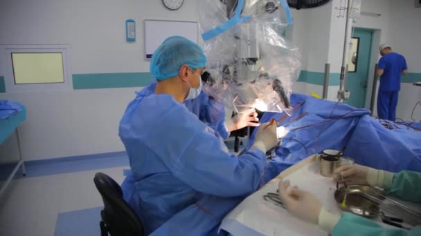 Kyiv Ucrania Mayo 2022 Neurocirujano Realiza Derivación Ventrículo Peritoneal Conductor — Vídeos de Stock