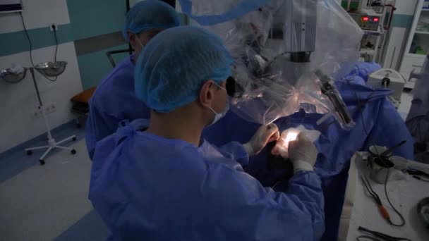 Tratamento Aneurisma Cerebral Operação Cirúrgica Cérebro Uma Equipe Cirurgiões Realizando — Vídeo de Stock