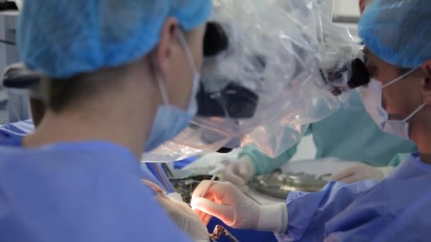Behandling Hjärnaneurysm Kirurgisk Operation Hjärnan Ett Team Kirurger Som Utför — Stockvideo