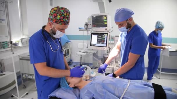 Винниция Украина Июня 2022 Года Подготовка Хирургической Операции Анестезиолог Назначает — стоковое видео