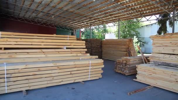 Wood Warehouse Sliced Wooden Boards Stored Trading Warehouse Goods Materials — Vídeos de Stock