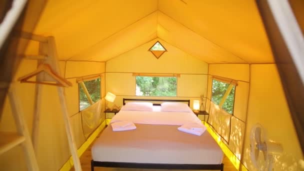 Budget Glamping Family Outdoor Recreation Glamping Terrace Forest Glamping Houses — Video Stock