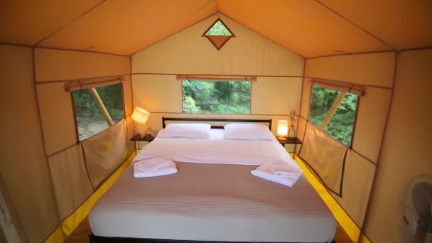 Budget Glamping Family Outdoor Recreation Glamping Terrace Forest Glamping Houses — Video Stock