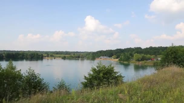 Elárasztott Kőbánya Pihenőhely Strand Tengerparti Szórakoztatás Tengerpart Egy Elárasztott Kőbányában — Stock videók