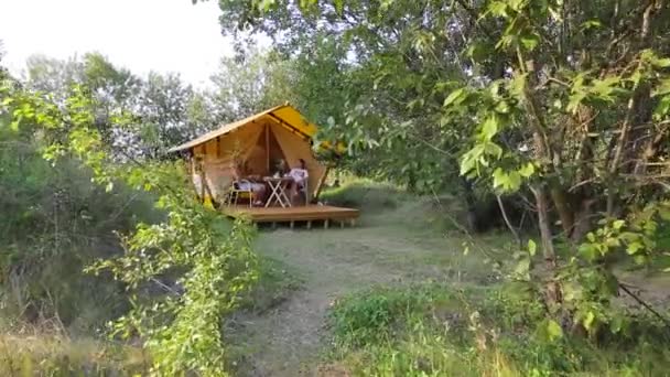Mogylivka Ukraine August 2022 Budget Glamping Family Outdoor Recreation Glamping — Stockvideo