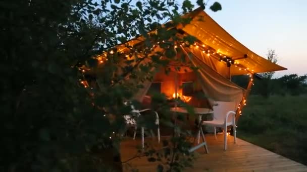 Glamping Terrace Evening Forest Cute Fabric Tents Evening Illumination Forest — Vídeo de Stock