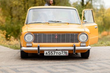 Cheboksary, Chuvashia / Rusya-09.25.2021 - eski arabaların sergisi