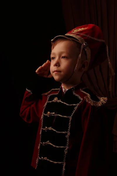 Мальчик Костюме Щелкунчика Снятый Тёмном Фоне — стоковое фото