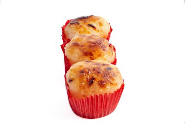 Geleneksel Meksika tatlıları. Hindistan cevizi tatlısı beyaz arka planda 