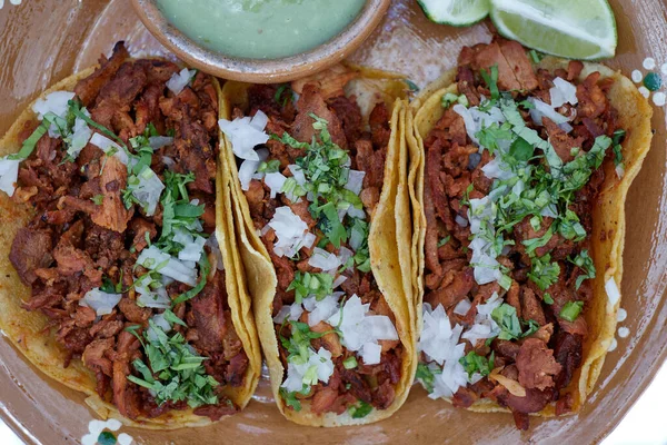 Tacos Pastor Comida Tradicional Mexicana Con Cebolla Cilantro Piña Salsa —  Fotos de Stock