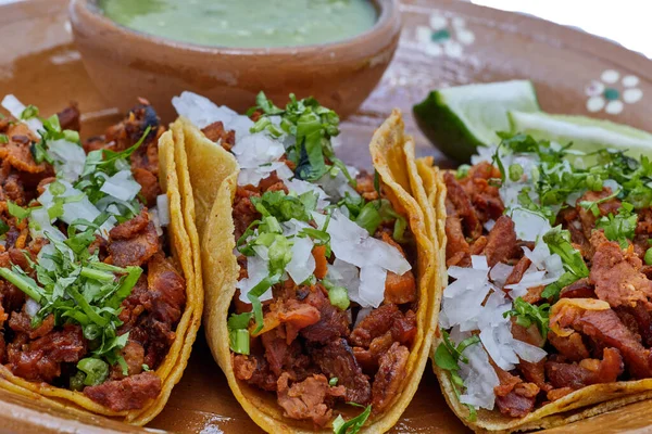 Tacos Pastor Comida Tradicional Mexicana Con Cebolla Cilantro Piña Salsa —  Fotos de Stock