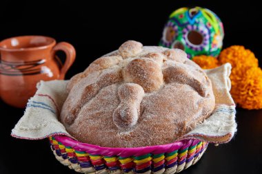 Meksika 'da Ölüm Günü Pan de Muerto' nun kafatasları ve cempasuchil çiçeğiyle kutlanıyor.