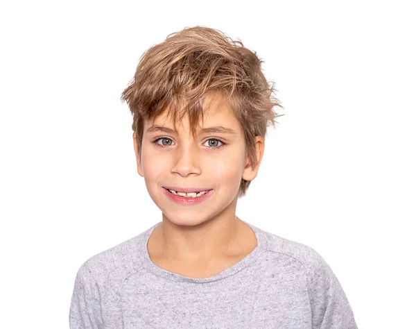 Χαριτωμένο Αγόρι Ξανθά Μαλλιά Χαμόγελα Απομονωμένο Λευκό Φόντο Royalty Free Φωτογραφίες Αρχείου