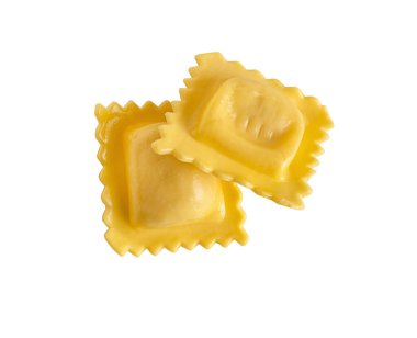 Beyaz arka plan üzerinde izole mantı makarna