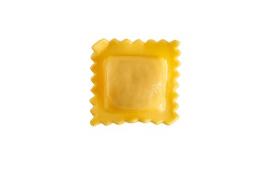 Beyaz arka plan üzerinde izole mantı makarna