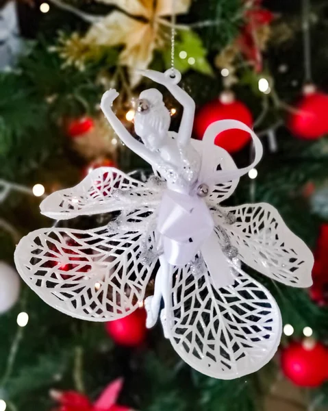 Bailarina, brinquedo, decoração de Natal na árvore de Natal — Fotografia de Stock