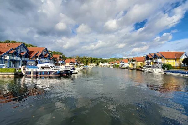 Boats, yachts, port, small houses, beautiful lake landscape, bay, lighthouse, Grosser lake, Hafendorf Rheinsberg Germany — Stock Photo, Image