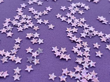 Violet Çok Peri rengi 2022, düşük kontrastlı arka plan bulanıklığı, yıldızlarla ışıltı