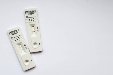 Covid-19 antijen koronavirüs omikron, ilaç ve salgın için hızlı test