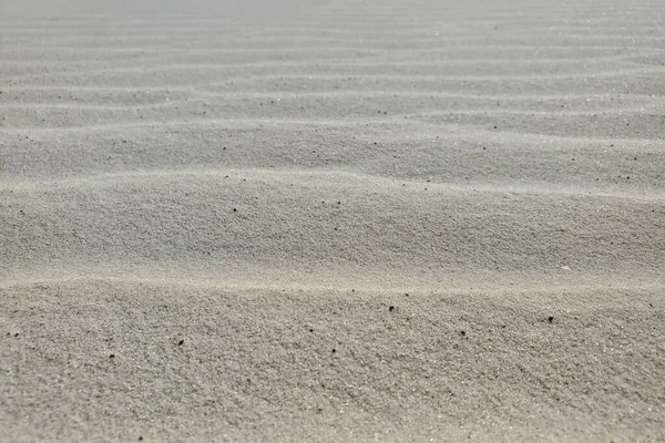 Fondo de textura natural, arena blanca clara, dunas de arena en el desierto — Foto de Stock